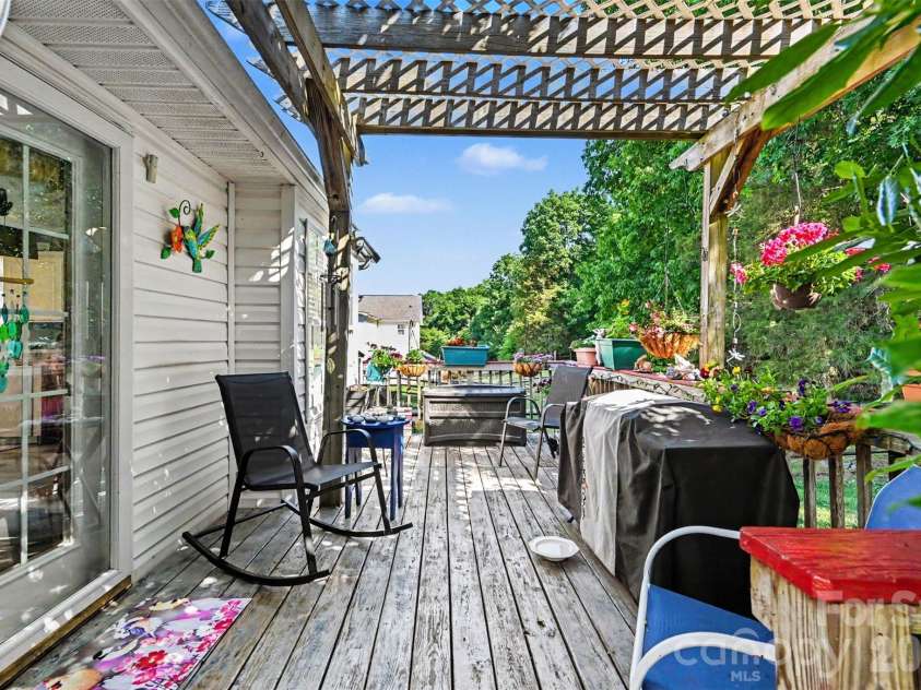 12323 Poplar Forest Drive, Charlotte, NC 28278.  MLS# CAR4382960, YatesRealty ID 28406. Back Patio