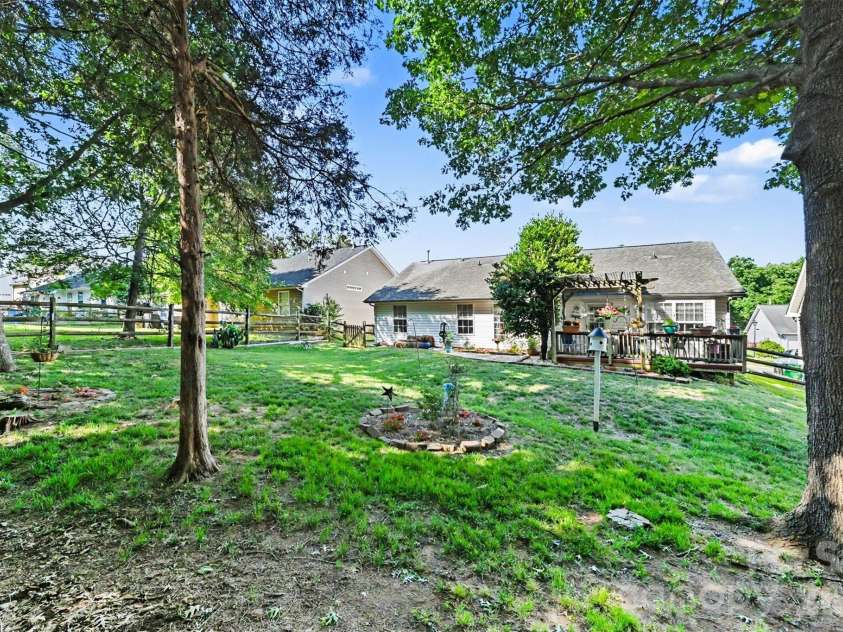 12323 Poplar Forest Drive, Charlotte, NC 28278.  MLS# CAR4382960, YatesRealty ID 28406. Backyard