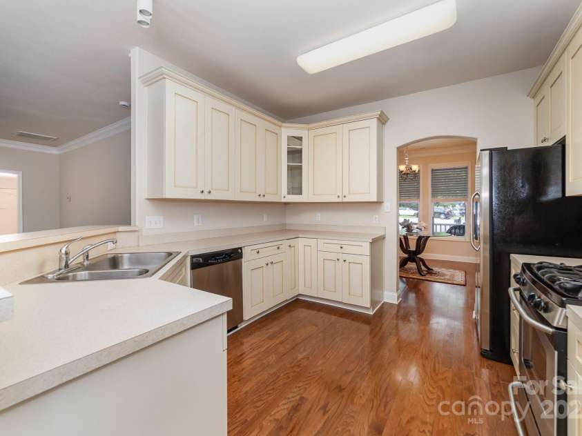 9836 Coatbridge Drive, Charlotte, NC 28269.  MLS# CAR4279001, YatesRealty ID 28406. 