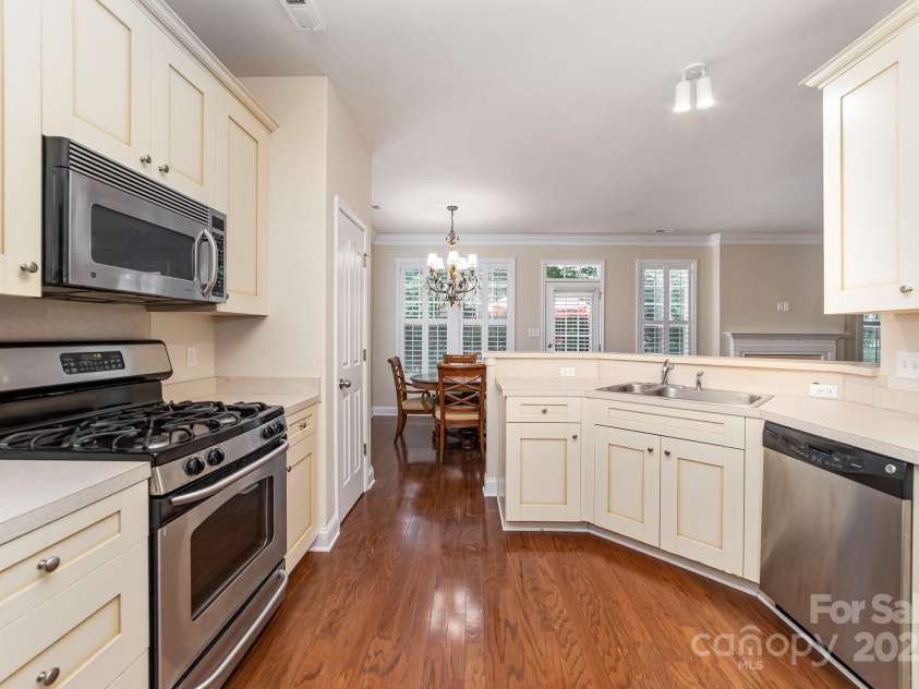 9836 Coatbridge Drive, Charlotte, NC 28269.  MLS# CAR4279001, YatesRealty ID 28406. 