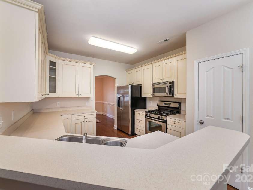 9836 Coatbridge Drive, Charlotte, NC 28269.  MLS# CAR4279001, YatesRealty ID 28406. 