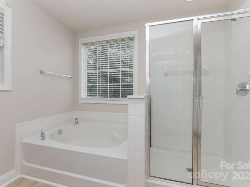 9836 Coatbridge Drive, Charlotte, NC 28269.  MLS# CAR4279001, YatesRealty ID 28406. 