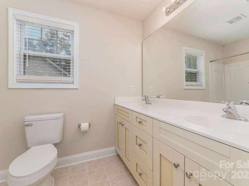 9836 Coatbridge Drive, Charlotte, NC 28269.  MLS# CAR4279001, YatesRealty ID 28406. 