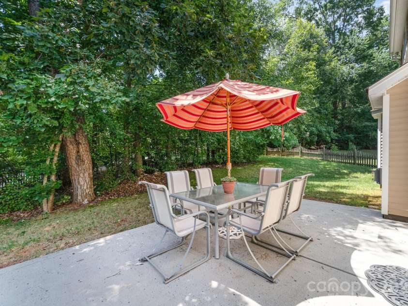 9836 Coatbridge Drive, Charlotte, NC 28269.  MLS# CAR4279001, YatesRealty ID 28406. 