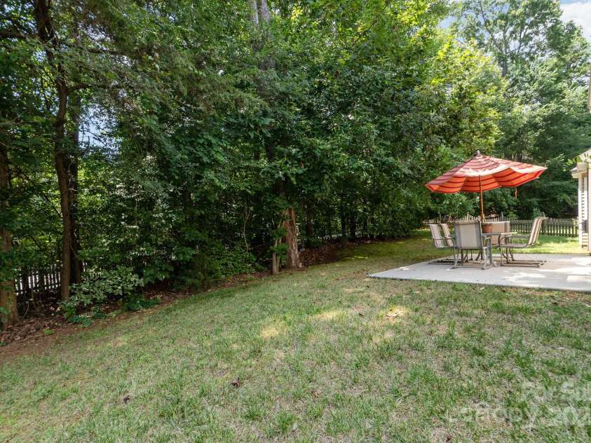 9836 Coatbridge Drive, Charlotte, NC 28269.  MLS# CAR4279001, YatesRealty ID 28406. 
