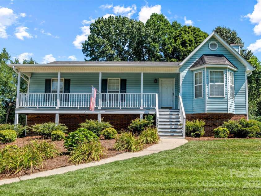 142 Fox Chase Court, Lexington, NC 27295.  MLS# CAR4285178, YatesRealty ID 28407. 