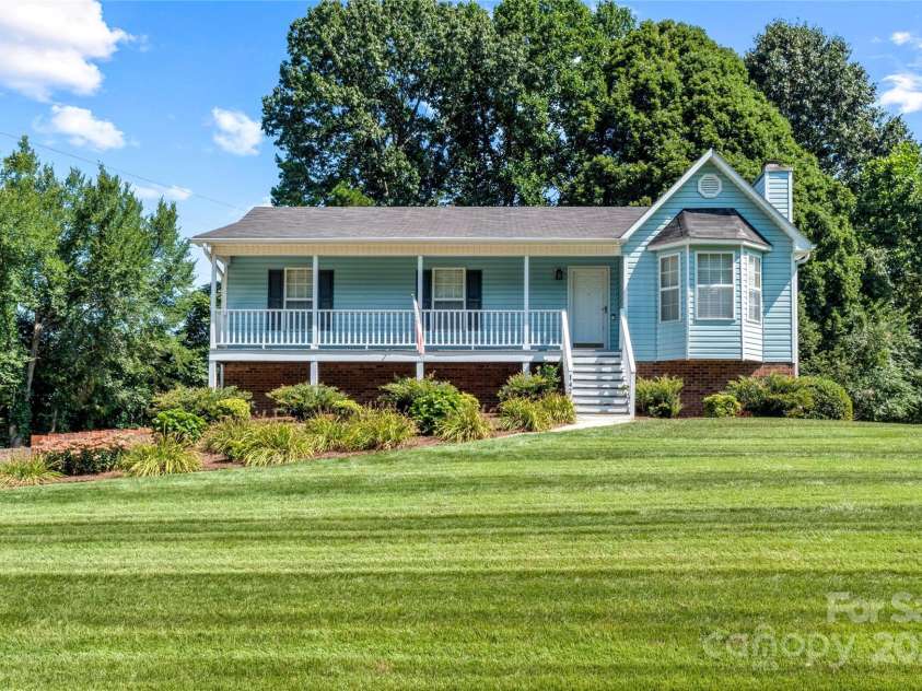 142 Fox Chase Court, Lexington, NC 27295.  MLS# CAR4285178, YatesRealty ID 28407. 