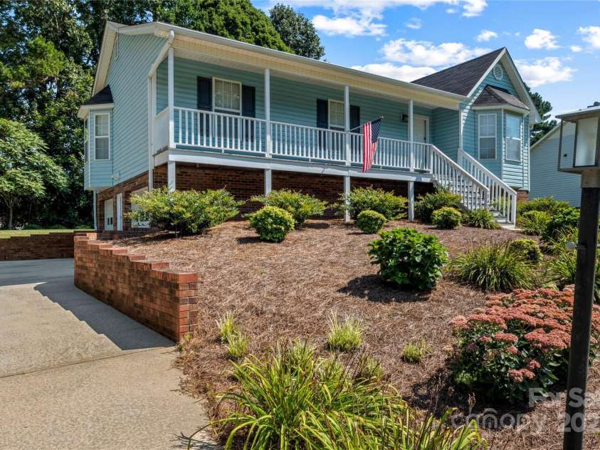 142 Fox Chase Court, Lexington, NC 27295.  MLS# CAR4285178, YatesRealty ID 28407. 