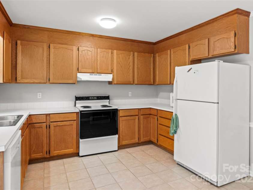 142 Fox Chase Court, Lexington, NC 27295.  MLS# CAR4285178, YatesRealty ID 28407. 