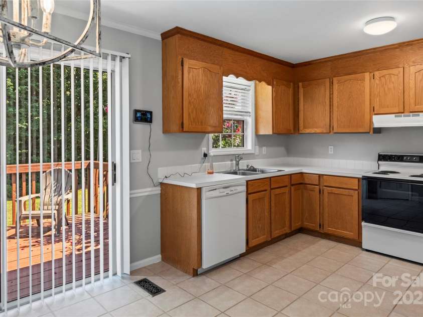 142 Fox Chase Court, Lexington, NC 27295.  MLS# CAR4285178, YatesRealty ID 28407. 