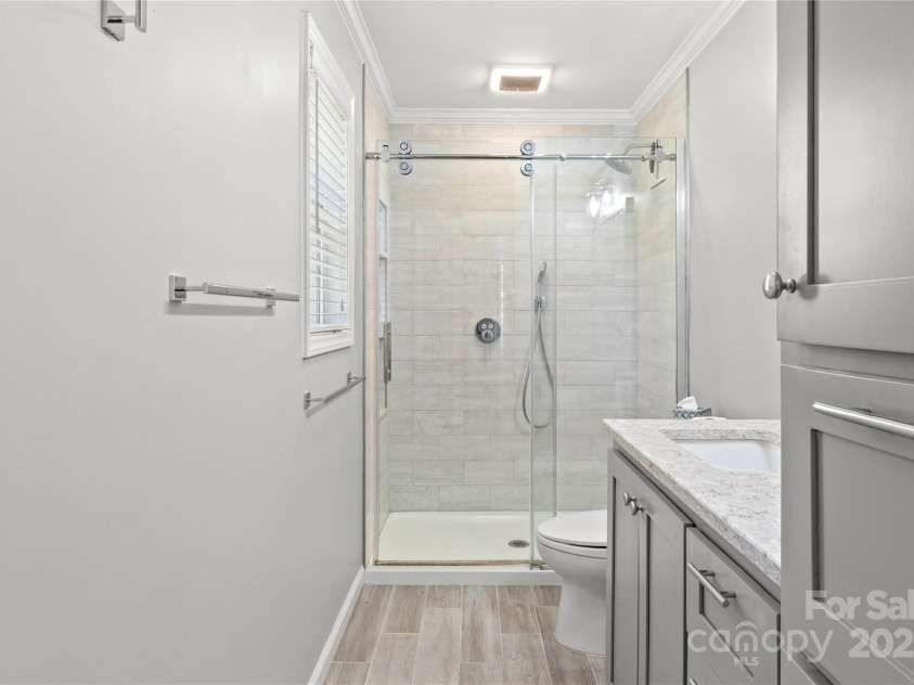 142 Fox Chase Court, Lexington, NC 27295.  MLS# CAR4285178, YatesRealty ID 28407. 