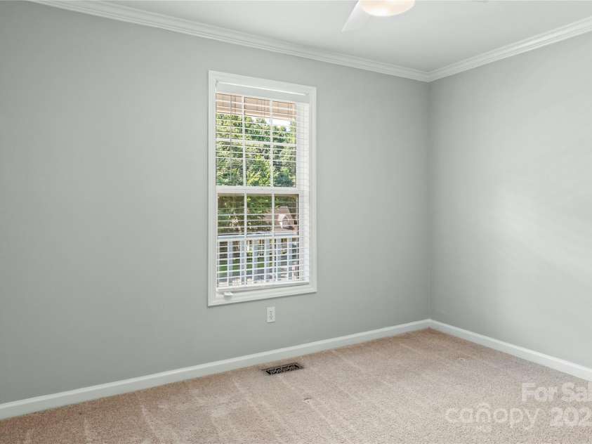 142 Fox Chase Court, Lexington, NC 27295.  MLS# CAR4285178, YatesRealty ID 28407. 