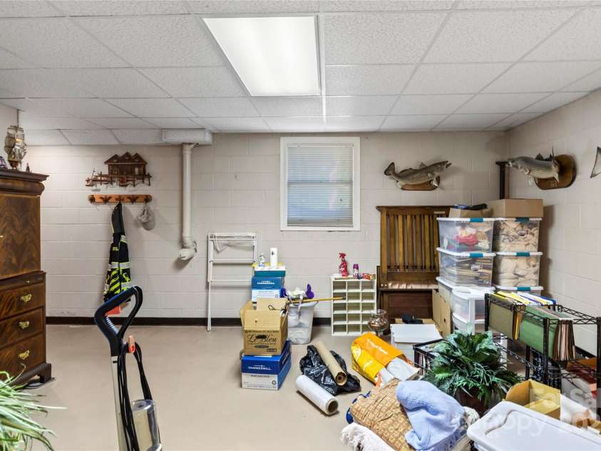 142 Fox Chase Court, Lexington, NC 27295.  MLS# CAR4285178, YatesRealty ID 28407. 