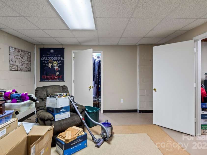 142 Fox Chase Court, Lexington, NC 27295.  MLS# CAR4285178, YatesRealty ID 28407. 