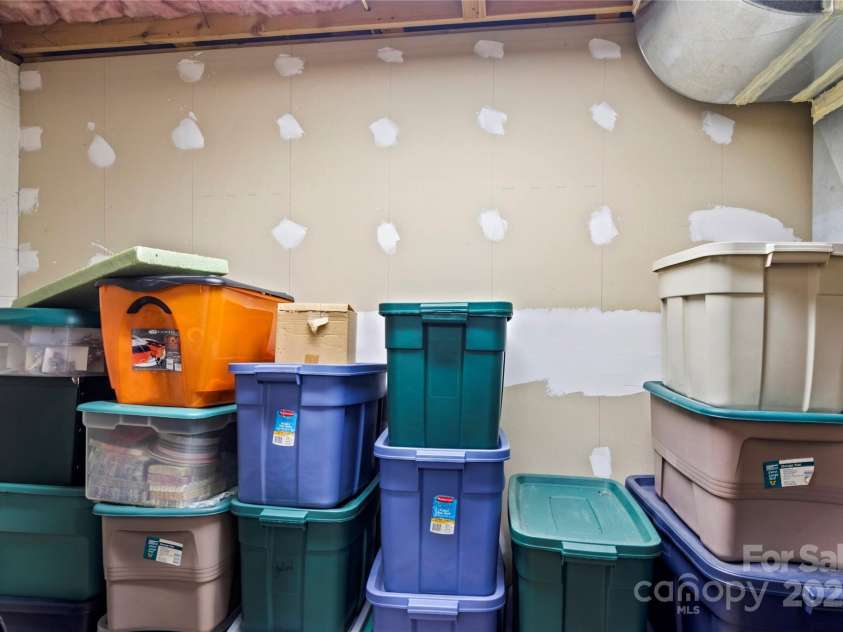 142 Fox Chase Court, Lexington, NC 27295.  MLS# CAR4285178, YatesRealty ID 28407. 