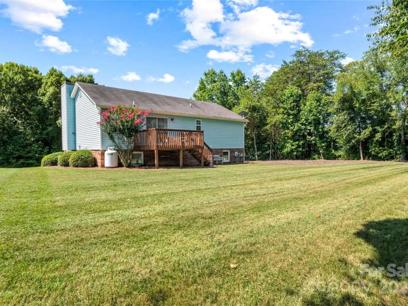 142 Fox Chase Court, Lexington, NC 27295.  MLS# CAR4285178, YatesRealty ID 28407. 