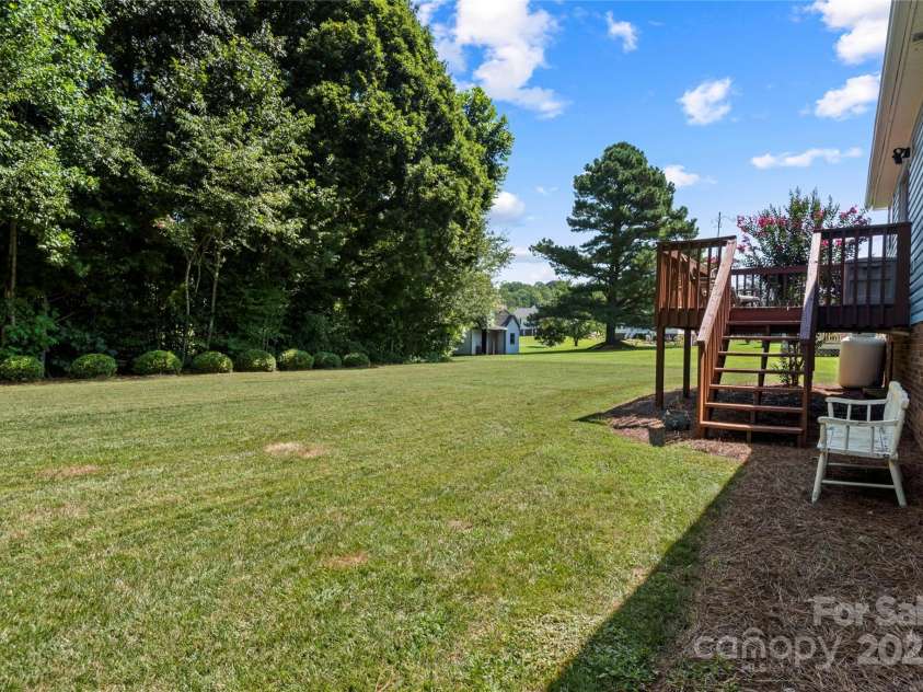 142 Fox Chase Court, Lexington, NC 27295.  MLS# CAR4285178, YatesRealty ID 28407. 