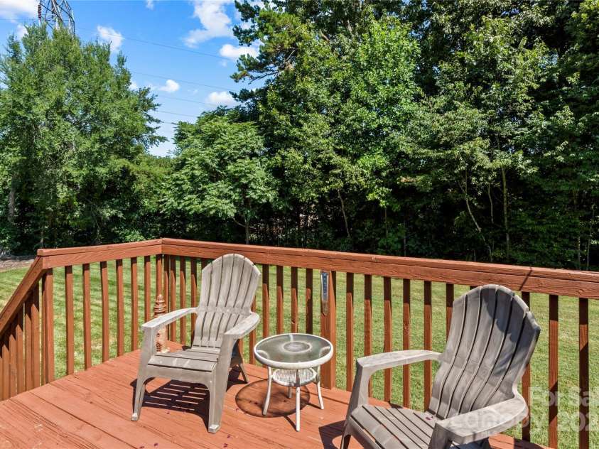 142 Fox Chase Court, Lexington, NC 27295.  MLS# CAR4285178, YatesRealty ID 28407. 