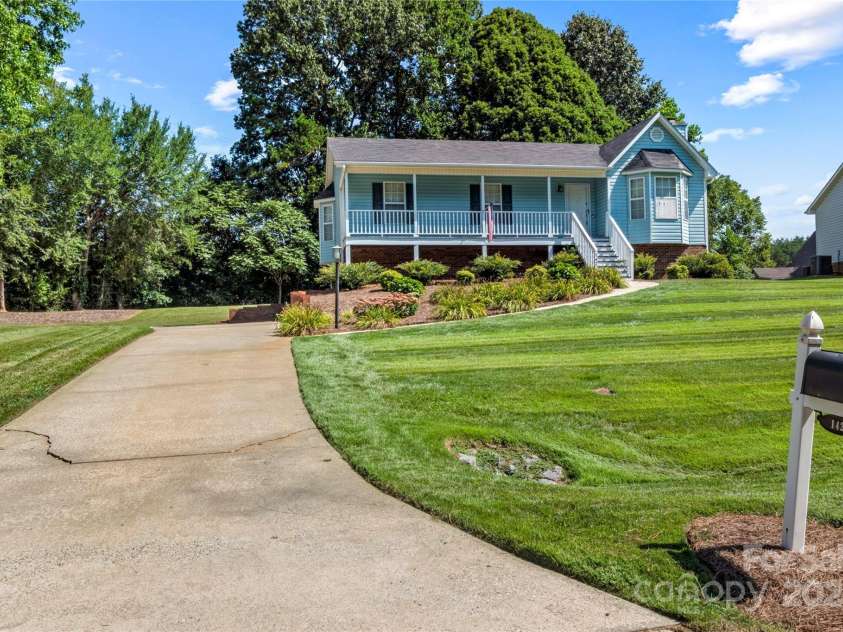 142 Fox Chase Court, Lexington, NC 27295.  MLS# CAR4285178, YatesRealty ID 28407. 