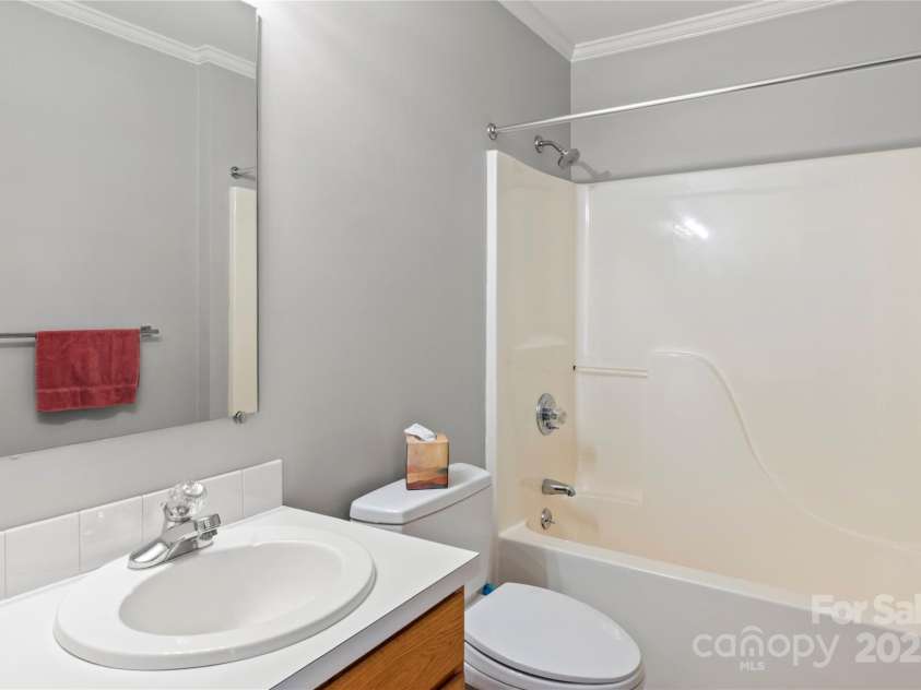 142 Fox Chase Court, Lexington, NC 27295.  MLS# CAR4285178, YatesRealty ID 28407. Hall Laundry