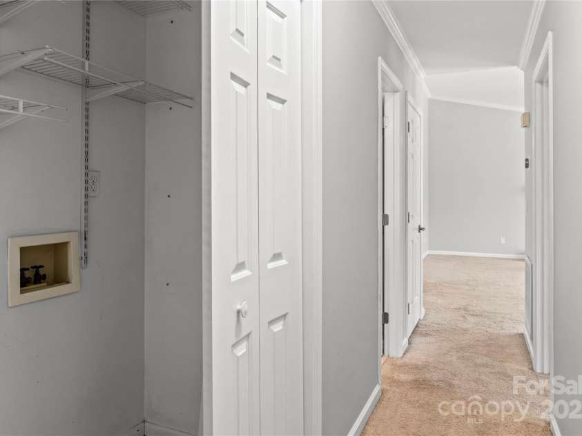 142 Fox Chase Court, Lexington, NC 27295.  MLS# CAR4285178, YatesRealty ID 28407. Hall Laundry