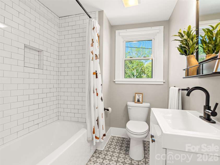 310 Hazel Mill Road, Asheville, NC 28806.  MLS# CAR4385682, YatesRealty ID 28409. Full bathroom