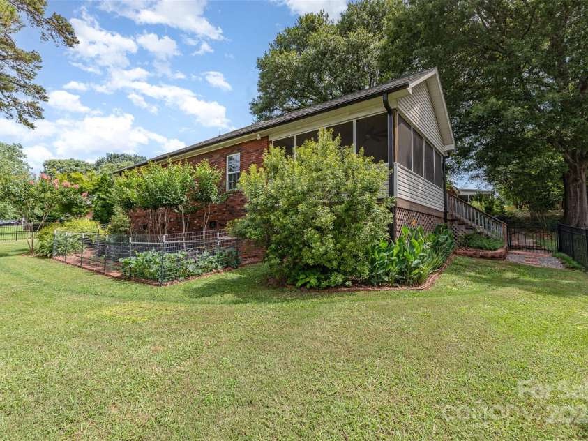 43 Paddington Drive, Concord, NC 28025.  MLS# CAR4270553, YatesRealty ID 28409. Side yard with small garden