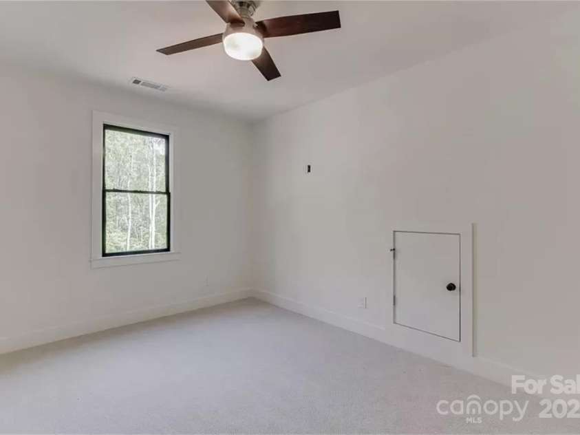 155 Eagle Chase Lane, Troutman, NC 28166.  MLS# CAR4235412, YatesRealty ID 2841. 