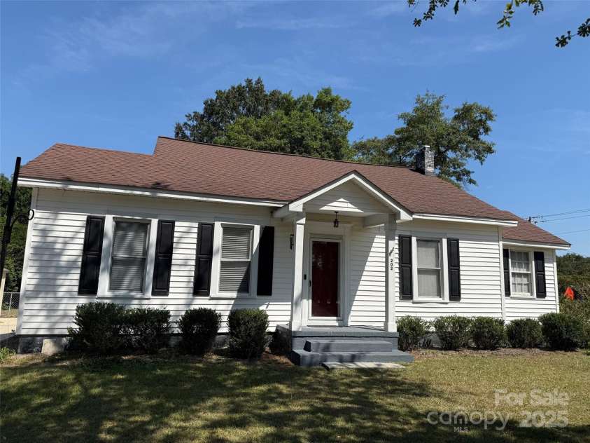 202 Ingram Street, Kershaw, SC 29067.  MLS# CAR4300565, YatesRealty ID 2841. 
