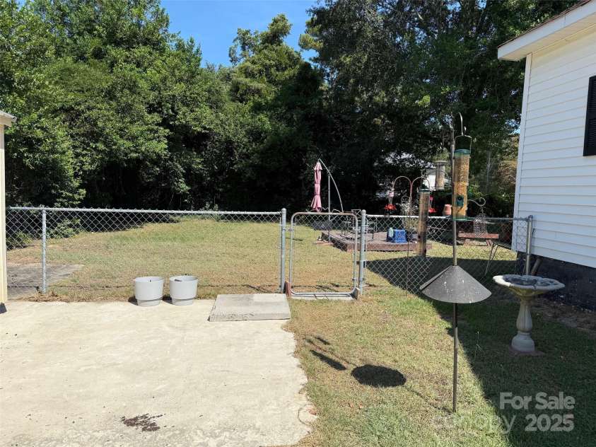 202 Ingram Street, Kershaw, SC 29067.  MLS# CAR4300565, YatesRealty ID 2841. 