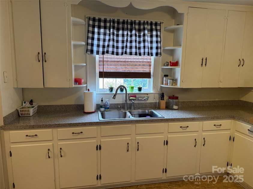 202 Ingram Street, Kershaw, SC 29067.  MLS# CAR4300565, YatesRealty ID 2841. 