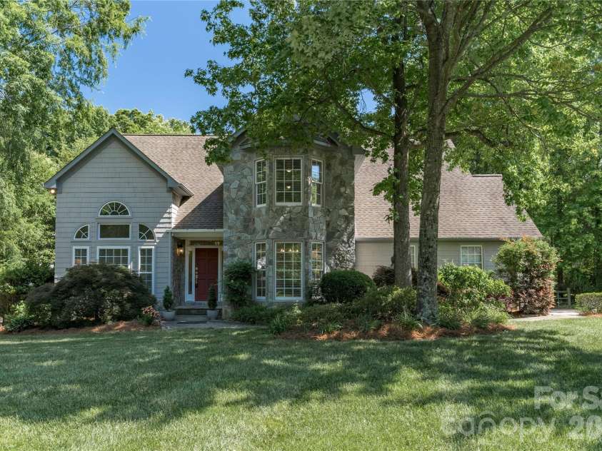 21121 Blakely Shores Drive, Cornelius, NC 28031.  MLS# CAR4382912, YatesRealty ID 28410. 