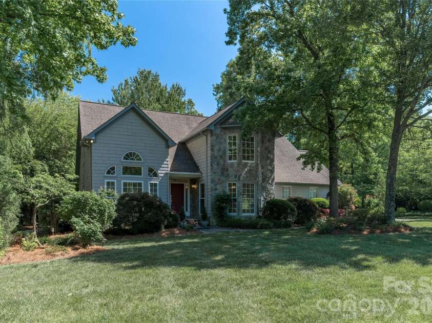 21121 Blakely Shores Drive, Cornelius, NC 28031.  MLS# CAR4382912, YatesRealty ID 28410. 