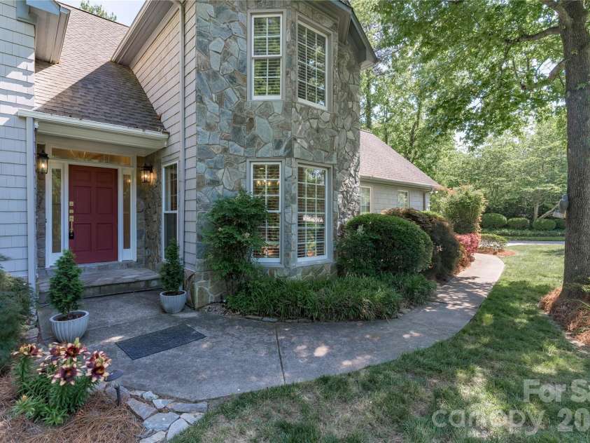 21121 Blakely Shores Drive, Cornelius, NC 28031.  MLS# CAR4382912, YatesRealty ID 28410. 
