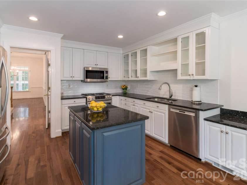 21121 Blakely Shores Drive, Cornelius, NC 28031.  MLS# CAR4382912, YatesRealty ID 28410. 