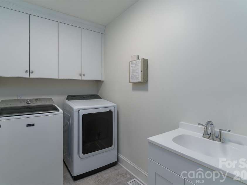 21121 Blakely Shores Drive, Cornelius, NC 28031.  MLS# CAR4382912, YatesRealty ID 28410. 