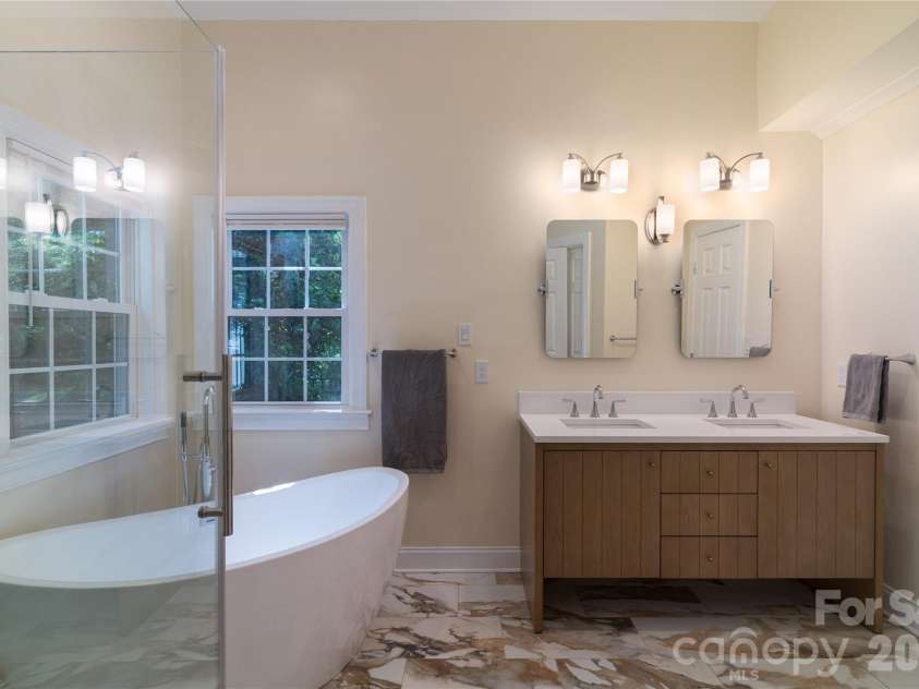 21121 Blakely Shores Drive, Cornelius, NC 28031.  MLS# CAR4382912, YatesRealty ID 28410. 
