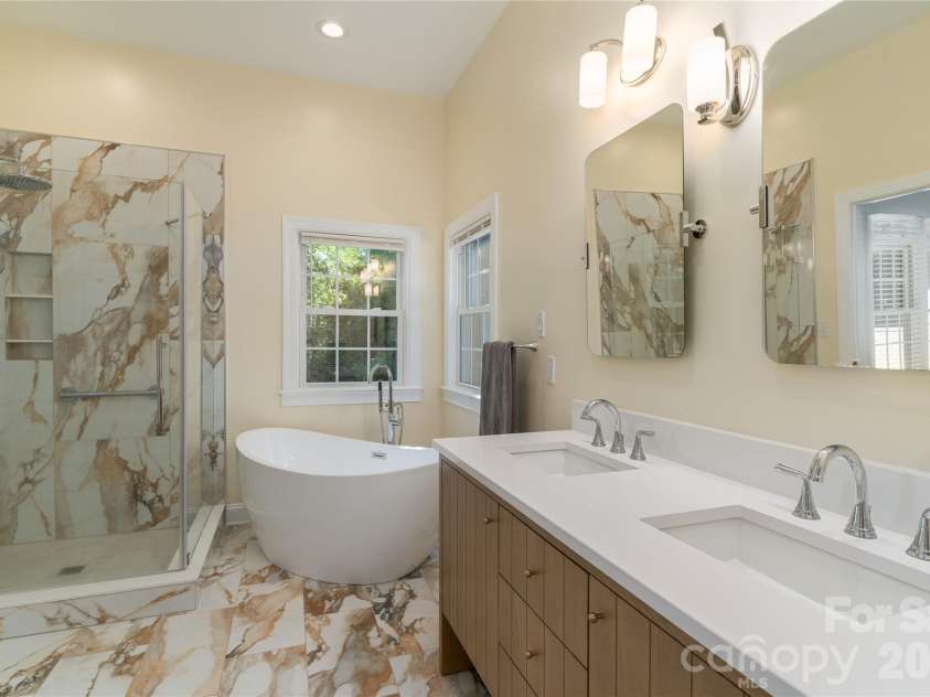 21121 Blakely Shores Drive, Cornelius, NC 28031.  MLS# CAR4382912, YatesRealty ID 28410. 