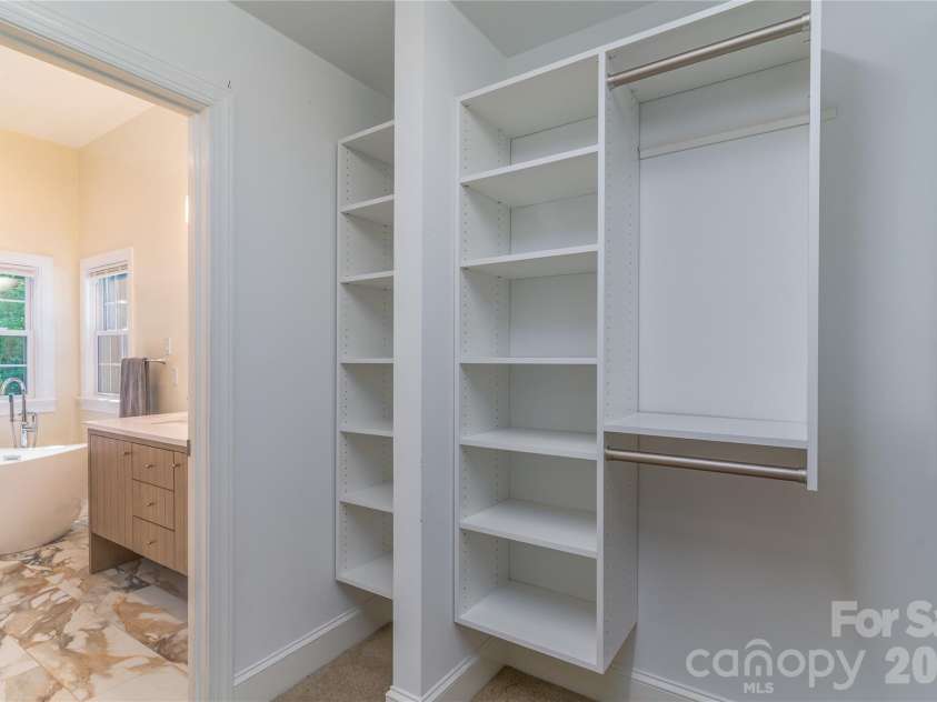 21121 Blakely Shores Drive, Cornelius, NC 28031.  MLS# CAR4382912, YatesRealty ID 28410. 