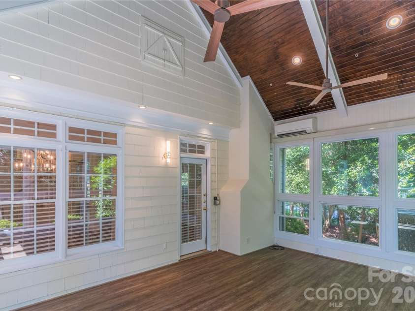21121 Blakely Shores Drive, Cornelius, NC 28031.  MLS# CAR4382912, YatesRealty ID 28410. 
