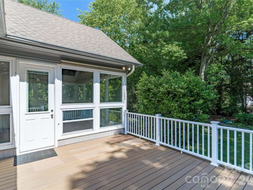 21121 Blakely Shores Drive, Cornelius, NC 28031.  MLS# CAR4382912, YatesRealty ID 28410. 