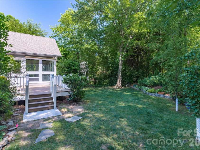 21121 Blakely Shores Drive, Cornelius, NC 28031.  MLS# CAR4382912, YatesRealty ID 28410. 