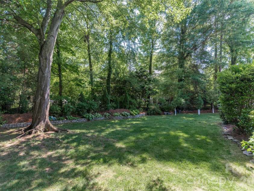 21121 Blakely Shores Drive, Cornelius, NC 28031.  MLS# CAR4382912, YatesRealty ID 28410. 