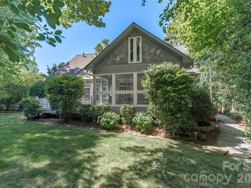 21121 Blakely Shores Drive, Cornelius, NC 28031.  MLS# CAR4382912, YatesRealty ID 28410. 