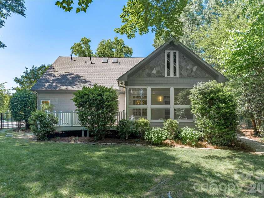 21121 Blakely Shores Drive, Cornelius, NC 28031.  MLS# CAR4382912, YatesRealty ID 28410. 