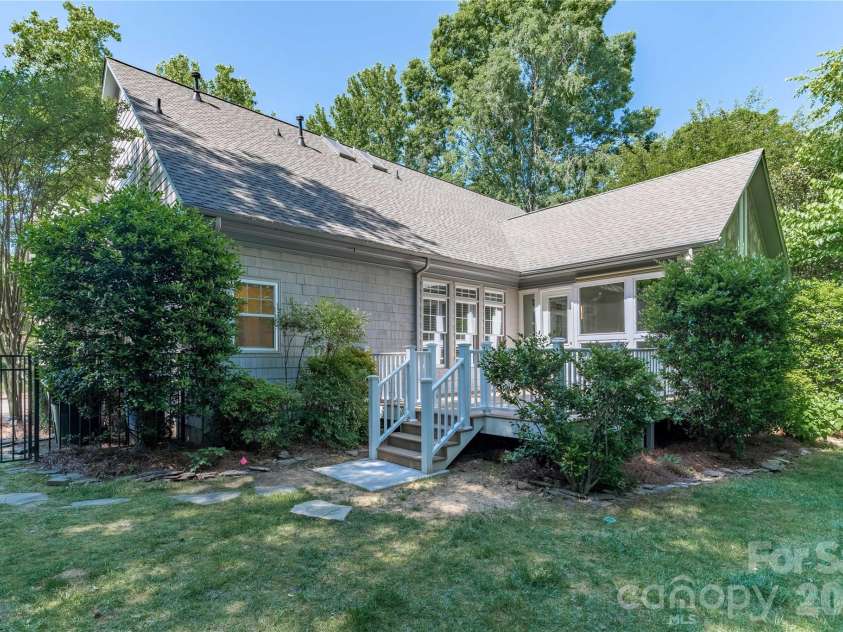 21121 Blakely Shores Drive, Cornelius, NC 28031.  MLS# CAR4382912, YatesRealty ID 28410. 
