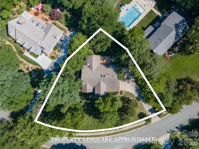 21121 Blakely Shores Drive, Cornelius, NC 28031.  MLS# CAR4382912, YatesRealty ID 28410. 