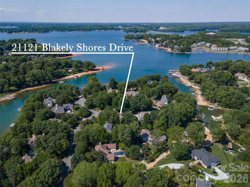 21121 Blakely Shores Drive, Cornelius, NC 28031.  MLS# CAR4382912, YatesRealty ID 28410. 
