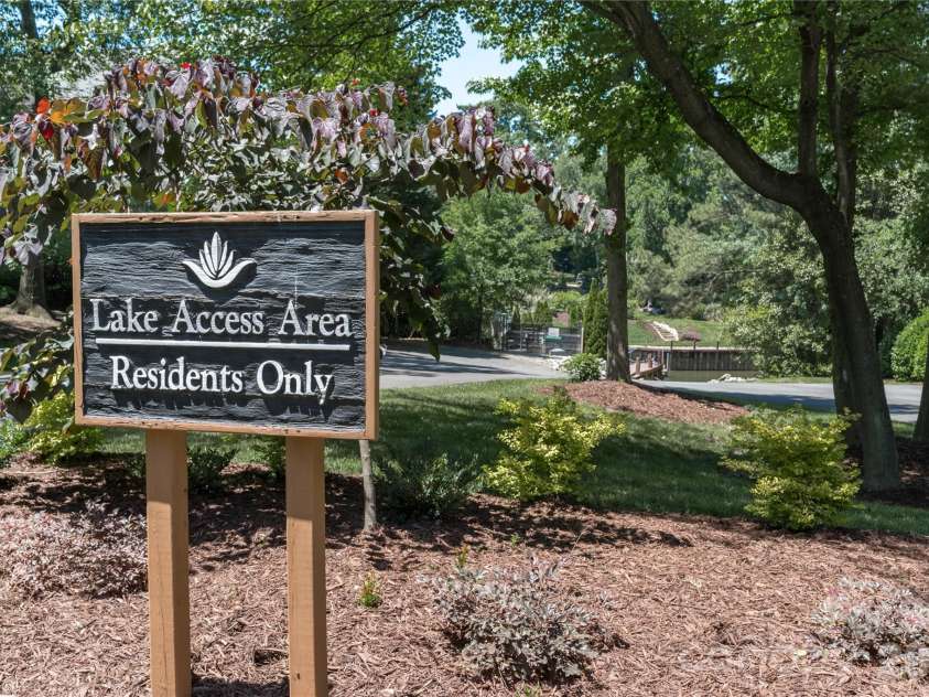 21121 Blakely Shores Drive, Cornelius, NC 28031.  MLS# CAR4382912, YatesRealty ID 28410. 