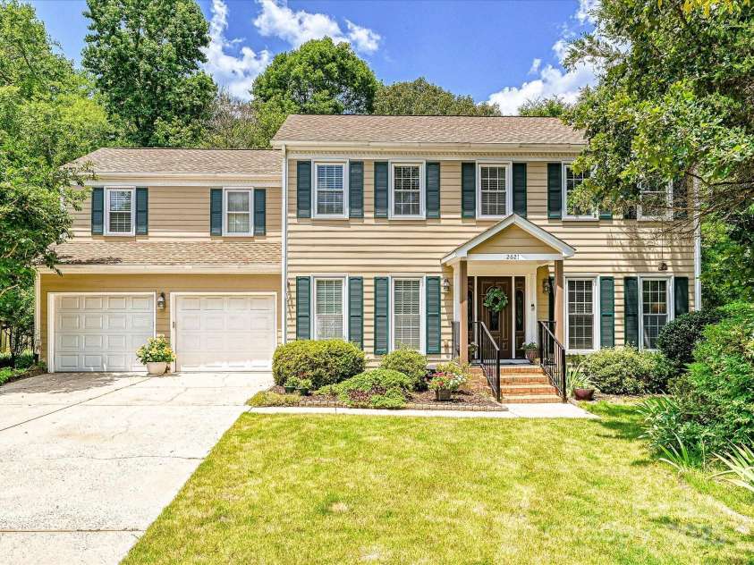 2621 Brightmoor Ridge Drive, Matthews, NC 28105.  MLS# CAR4275858, YatesRealty ID 28410. 2621 Brightmoor Ridge Drive